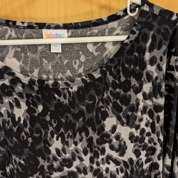 LuLaRoe leopard print Debbie - Picture 2 of 4
